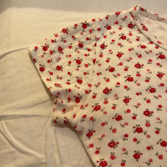 Brandy Melville Flower 🌺 T - Picture 3 of 6